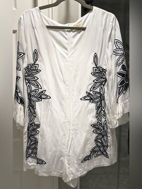 Tea & Cup Los Angeles Romper. Size Large